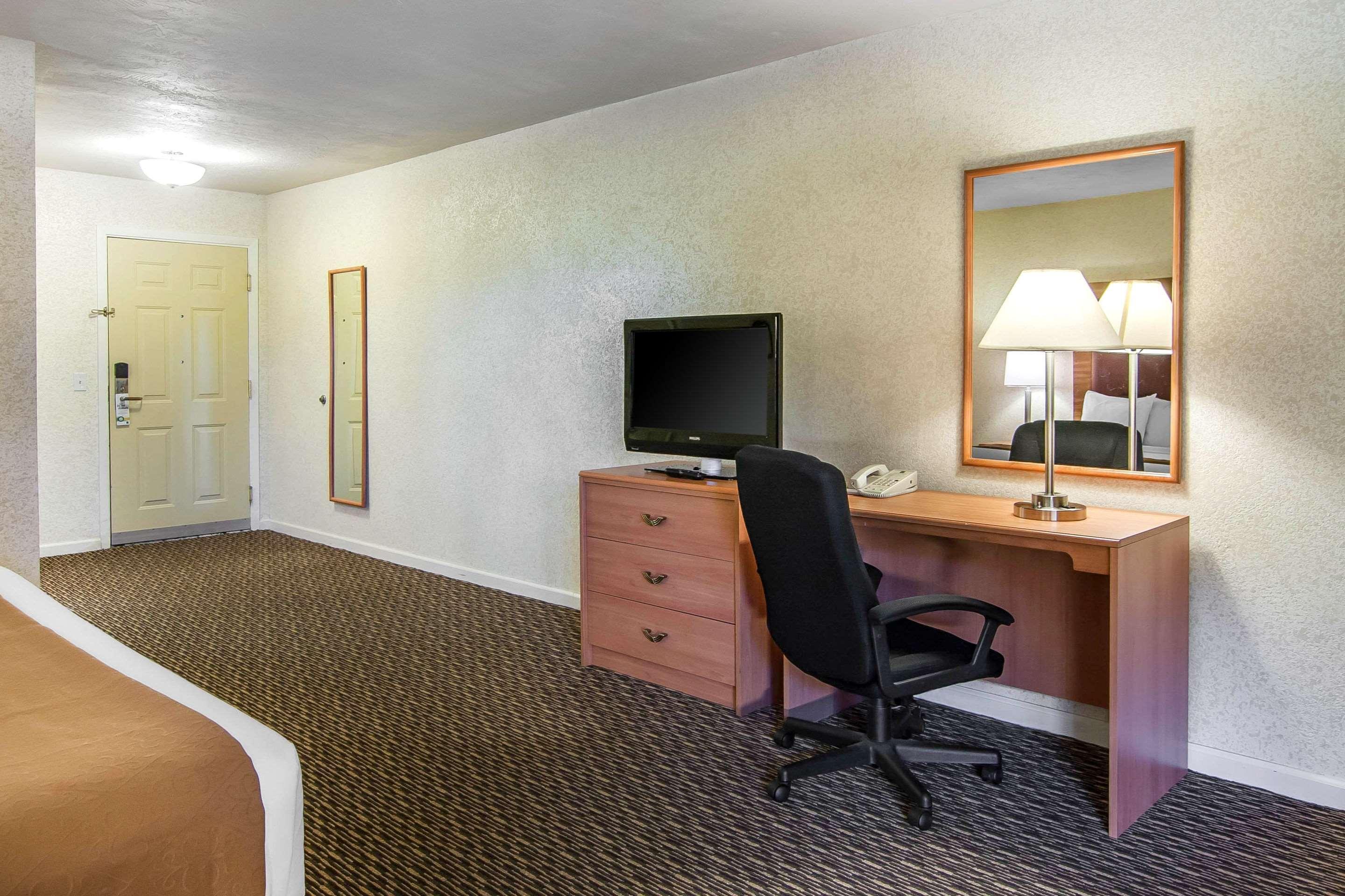 Quality Inn & Suites At Coos Bay North Bend Exterior photo