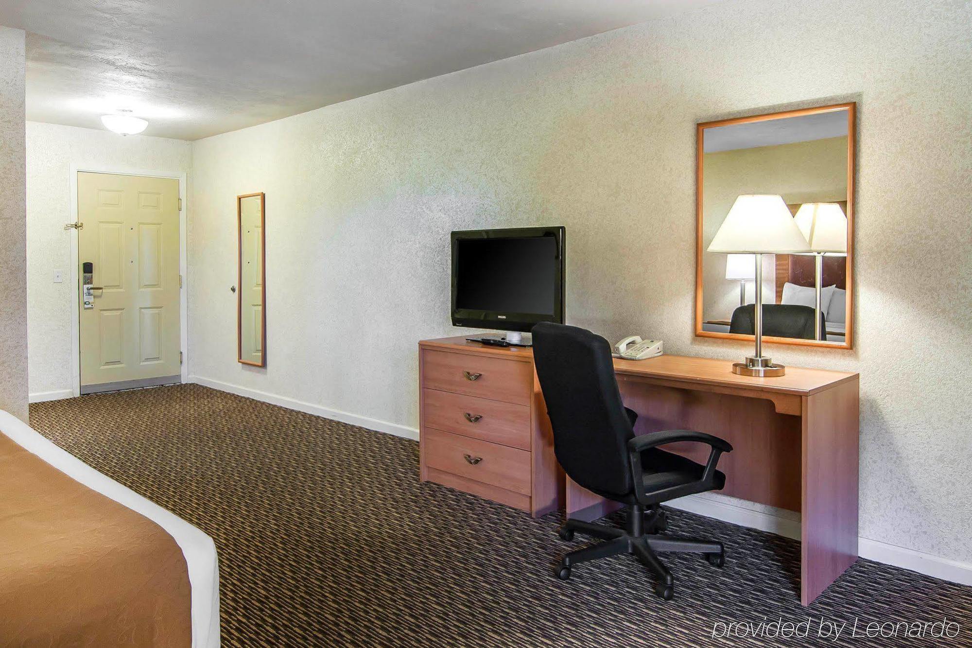 Quality Inn & Suites At Coos Bay North Bend Exterior photo